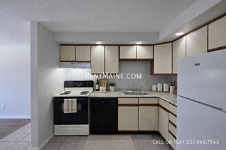 20 Tall Pines Dr, Unit 9 in Lewiston, ME - Foto de edificio - Building Photo