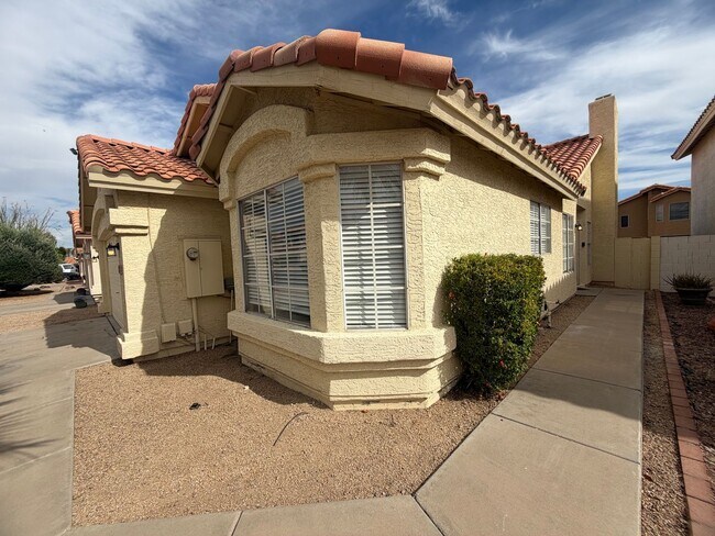 7721 W Tonto Dr in Glendale, AZ - Building Photo - Building Photo