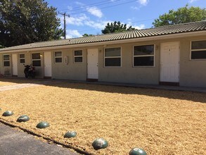 Lincoln Gardens in Hollywood, FL - Building Photo - Building Photo