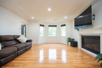 7 Willow Brook Ln in Blackstone, MA - Building Photo - Building Photo