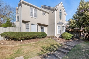 401 Defoors Lndg NW in Atlanta, GA - Building Photo