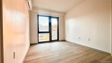 70-25 Queens Blvd in Queens, NY - Building Photo - Building Photo