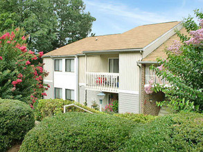 Creekside Apartments in Hickory, NC - Foto de edificio - Building Photo