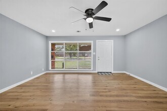 627 Edgebrook Dr in Houston, TX - Building Photo - Building Photo