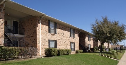 Archer Village Apartments in Sherman, TX - Foto de edificio - Building Photo