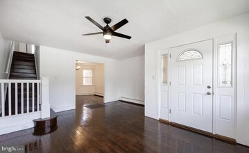 337 Stuart Ave in Downingtown, PA - Foto de edificio - Building Photo