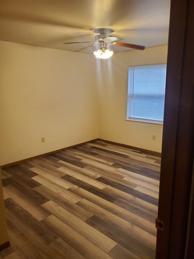 1316 N Hume Ave, Unit A101
