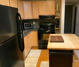 10549 E 28th Ave, Unit Furnished Garden level in Denver, CO - Foto de edificio - Building Photo