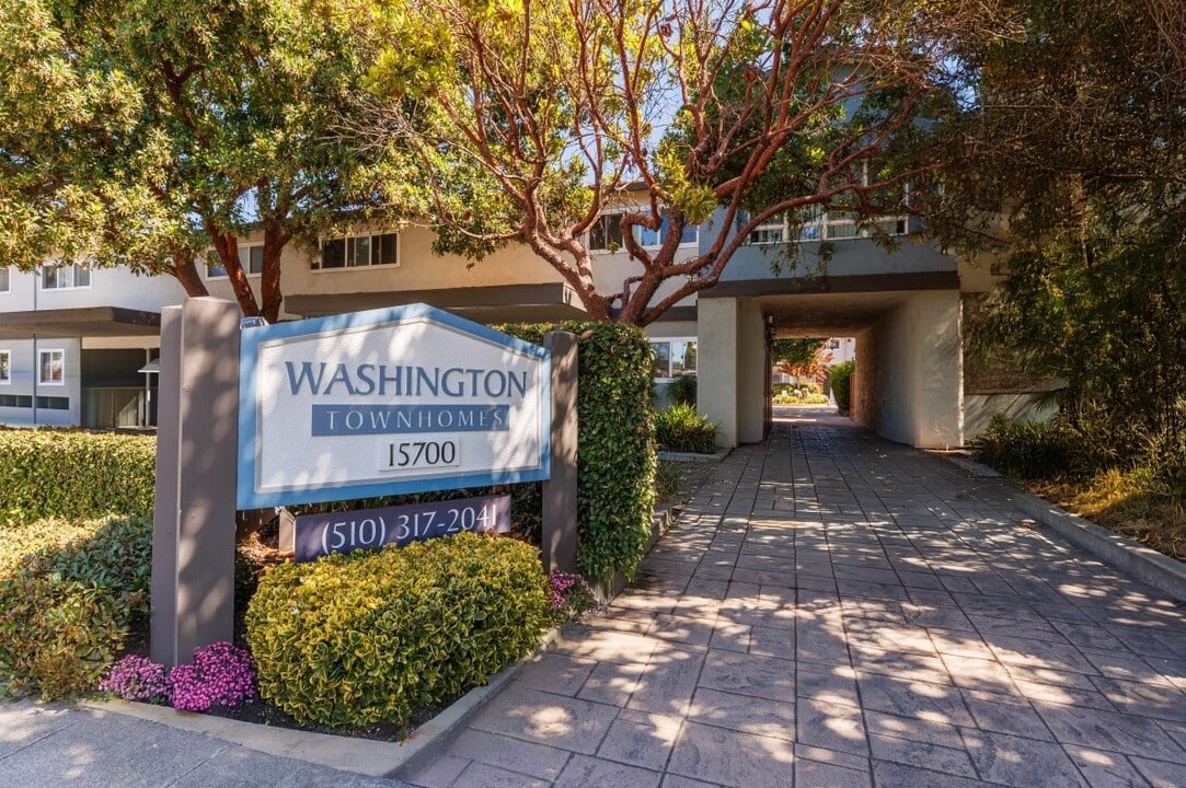 Washington Townhomes in San Lorenzo, CA - Foto de edificio