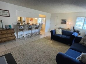 5908 Stockdale Hwy in Bakersfield, CA - Building Photo - Building Photo