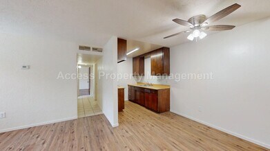 709 2nd St, Unit A in Modesto, CA - Foto de edificio - Building Photo