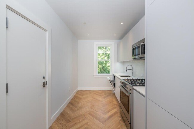 17 A Forest St in Cambridge, MA - Building Photo - Building Photo