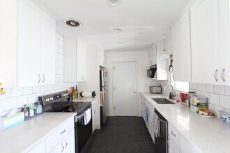 10847 SW 59th Ave in Portland, OR - Building Photo - Building Photo