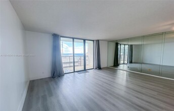 1800 Collins Ave, Unit 14C in Miami Beach, FL - Building Photo - Building Photo