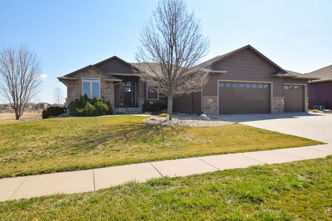 property at 2204 S Silverthorne Ave