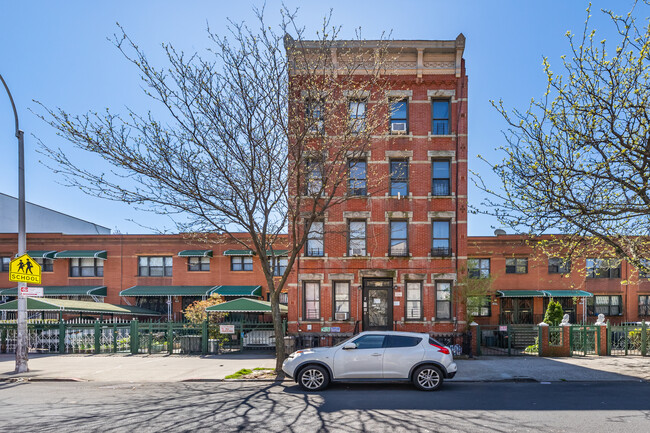 606 Kosciuszko St in Brooklyn, NY - Foto de edificio - Building Photo