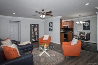 16 Garfield Ave in Sayville, NY - Foto de edificio - Building Photo