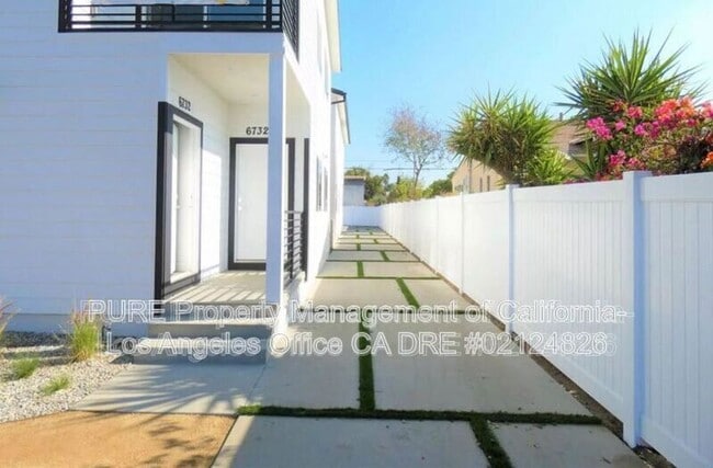 6732 Irvine Ave in Los Angeles, CA - Building Photo - Building Photo