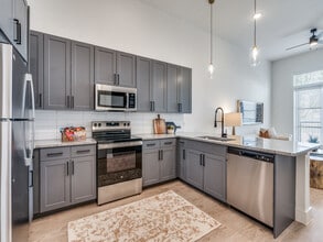 Railyard in Denton, TX - Foto de edificio - Building Photo