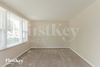 57 Golfview Ln in Carpentersville, IL - Building Photo - Building Photo