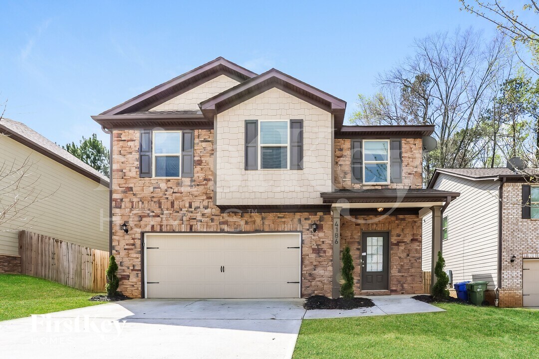 4186 Woodland Park Dr SW in Atlanta, GA - Building Photo