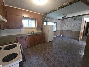 205 Union St in Shepherd, MI - Building Photo - Building Photo
