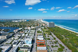 240 84th St in Miami Beach, FL - Foto de edificio - Building Photo