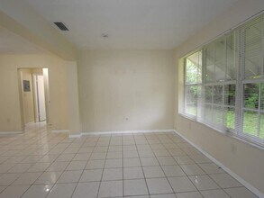 7630 Coral Blvd in Miramar, FL - Foto de edificio - Building Photo