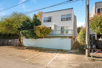 10335 Midvale Ave in Seattle, WA - Building Photo - Building Photo