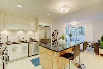 631 Folsom St, Unit 2E in San Francisco, CA - Foto de edificio - Building Photo