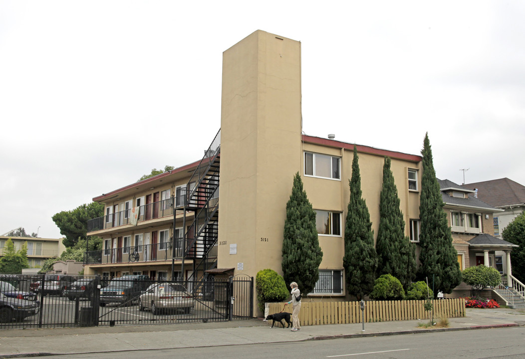 StudioOakland Apartments in Oakland, CA - Building Photo