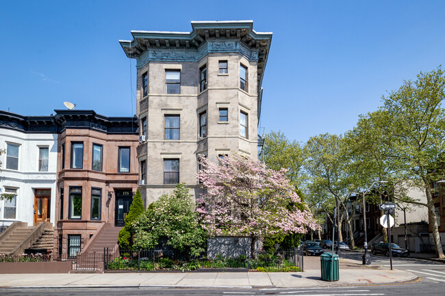 177 Kingston Ave in Brooklyn, NY - Foto de edificio - Building Photo