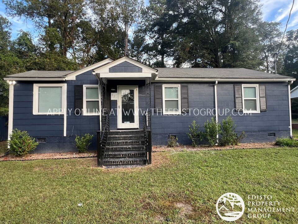 621 Azalea Dr in Orangeburg, SC - Building Photo