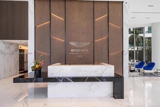 300 Biscayne Blvd in Miami, FL - Foto de edificio - Building Photo