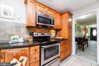 7416 Eldorado St in McLean, VA - Building Photo - Building Photo