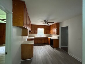 555 Pine St NE in Conyers, GA - Foto de edificio - Building Photo