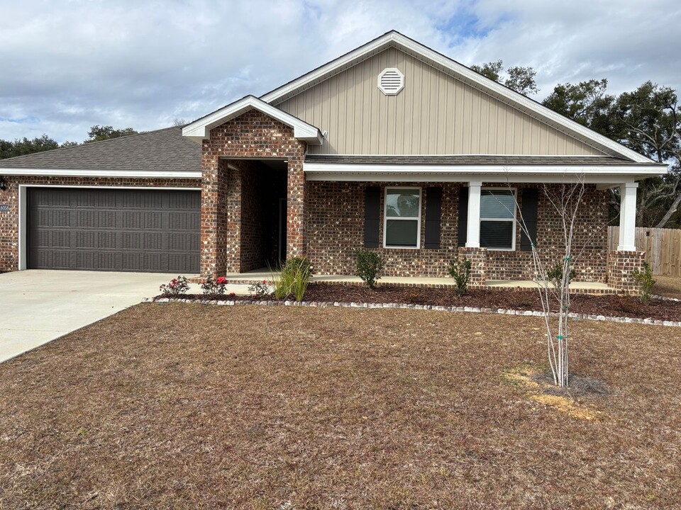 18058 Big Leaf Dr in Gulfport, MS - Building Photo