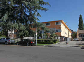 5525 Carlton Way Apartments