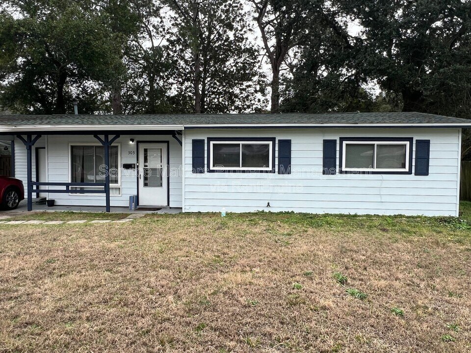 303 Newcastle Dr in Fort Walton Beach, FL - Building Photo