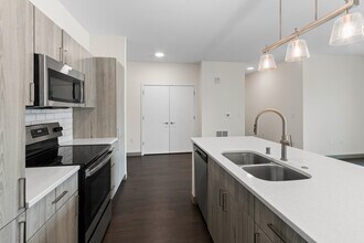 2420 E Capitol Dr in Shorewood, WI - Building Photo - Building Photo