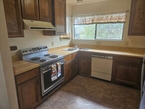 19268 Deer Hill Rd in Hidden Valley Lake, CA - Building Photo - Building Photo