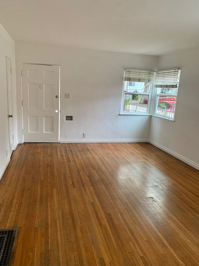 2334 Oak St in Santa Monica, CA - Building Photo - Building Photo