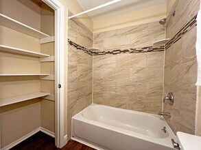 111 Fenway Loop, Unit 104 in San Marcos, TX - Foto de edificio - Building Photo