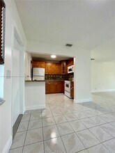 700 Layne Blvd in Hallandale Beach, FL - Building Photo - Building Photo