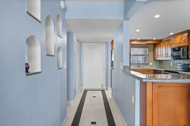 511 Bayshore Dr, Unit #904 in Fort Lauderdale, FL - Building Photo - Building Photo