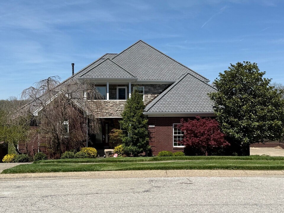 14301 Woodland Ridge Dr in Louisville, KY - Building Photo