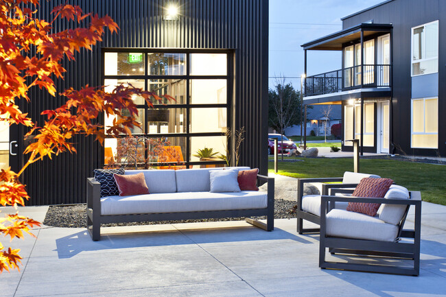 Green Door Flats in Spokane Valley, WA - Foto de edificio - Building Photo