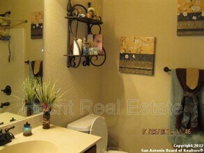 913 Brown Rock Dr in New Braunfels, TX - Building Photo - Building Photo