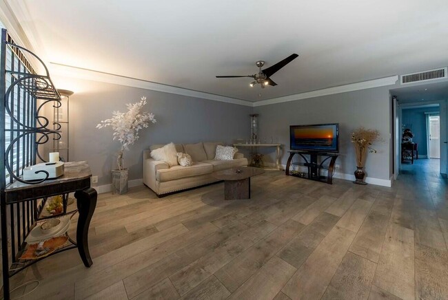 922 Flanders Dr in Delray Beach, FL - Foto de edificio - Building Photo
