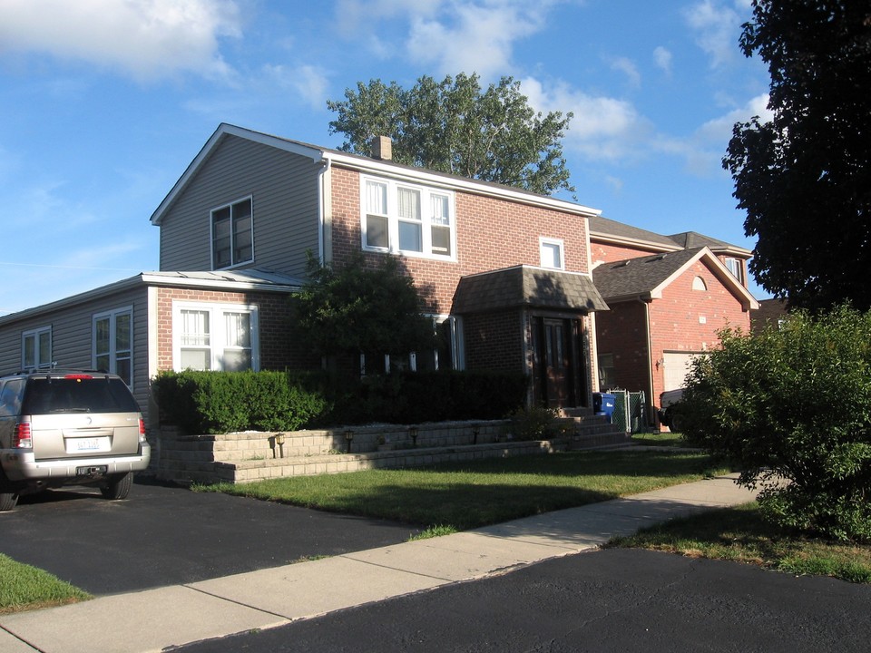 9750 Merton Ave in Oak Lawn, IL - Building Photo